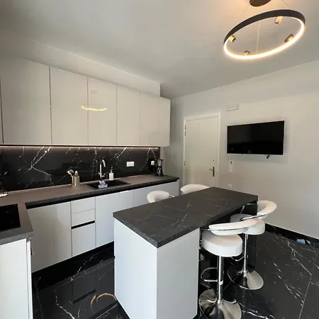 Kyra Maria Apartment *